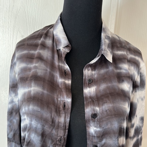 GREY & WHITE 100% SILK LONG SLEEVE BUTTON UP BLOUSE - Picture 4 of 7